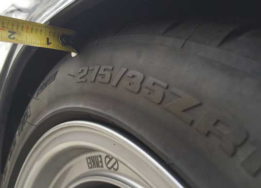 clearance between the tire and the fender